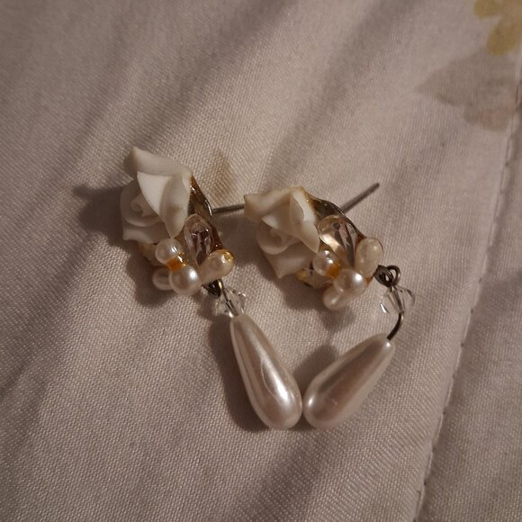 ELGEANT PEARL AND ROSE DROP EARRINGS - Picture 1 of 1